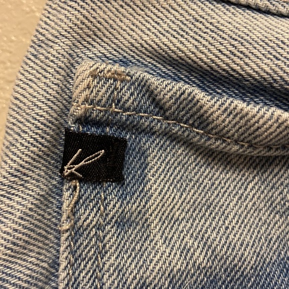 Kancan Size 26 Kyla Ripped Distressed Light Wash 90's Mom Boyfriend Jeans: 4985 - Picture 6 of 12